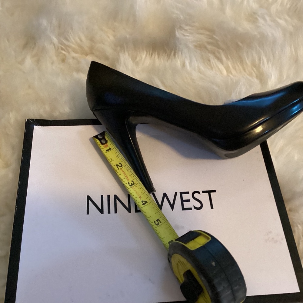 New Black Leather Nine West pumps